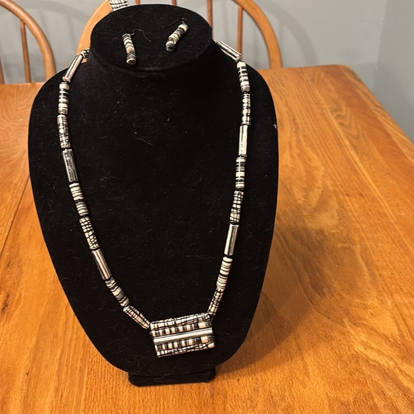 Handmade Designer Paper Jewelry - Picture 3 of 6